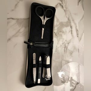 Elegant nail kit